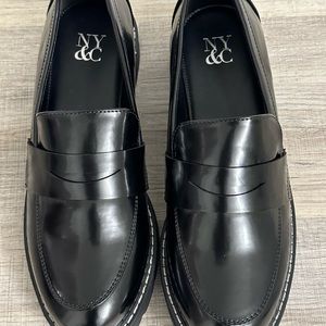Women’s casual loafers never worn new in box.
